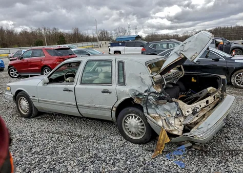1995 Lincoln Town Car Cartier z USA, uszkodzony, nr VIN 1LNLM83W6SY692605